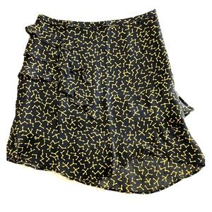 Cute black and yellow mini skirt w/ ruffle detail